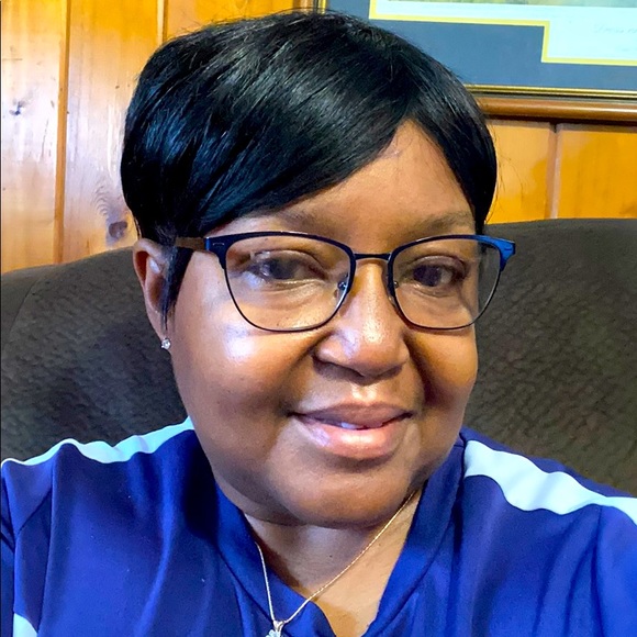 Meet your Posher, Anita - Picture 2 of 12